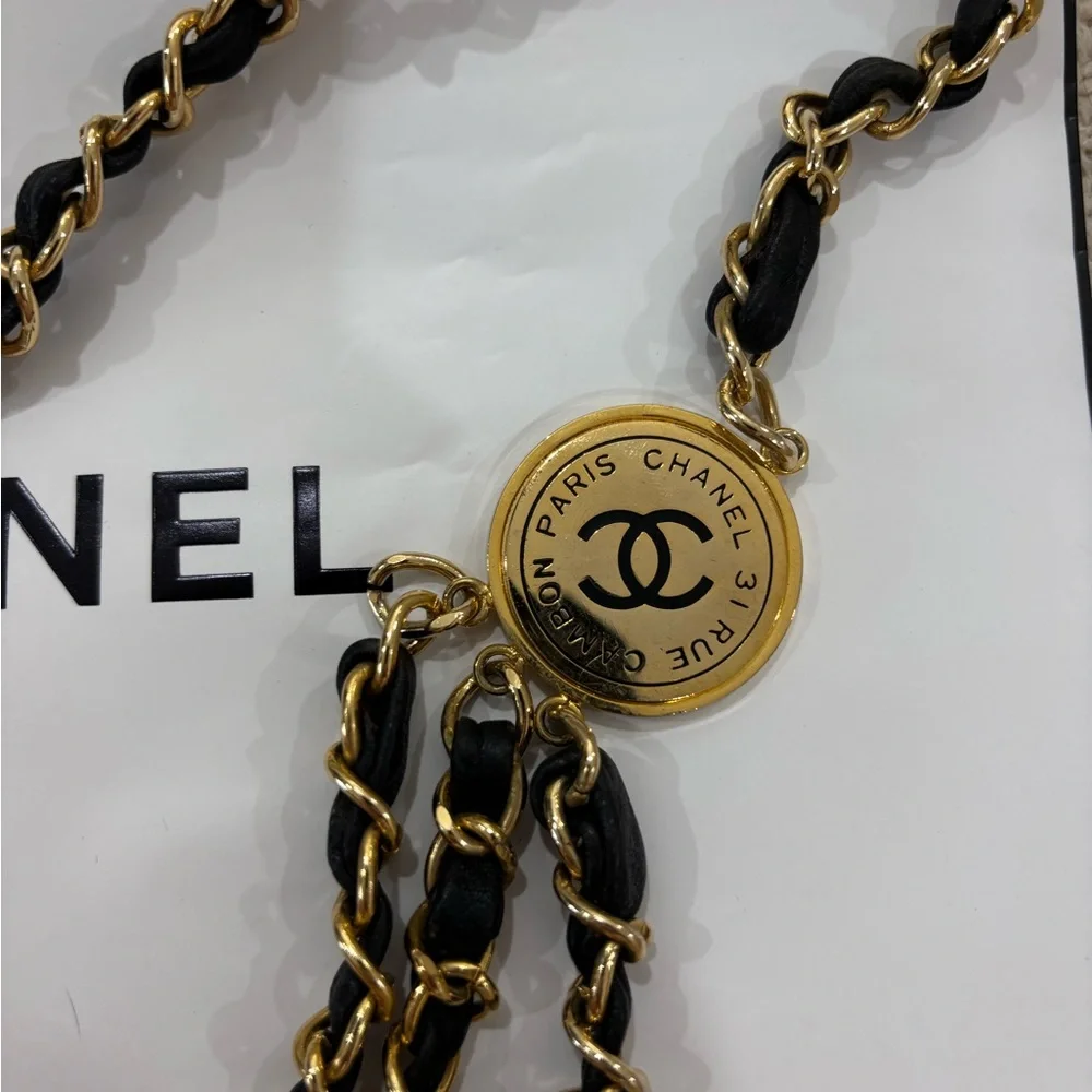 Authentic ICONIC RARE CHANEL Rue 31 Cambon vintage leather medallion belt 98cm